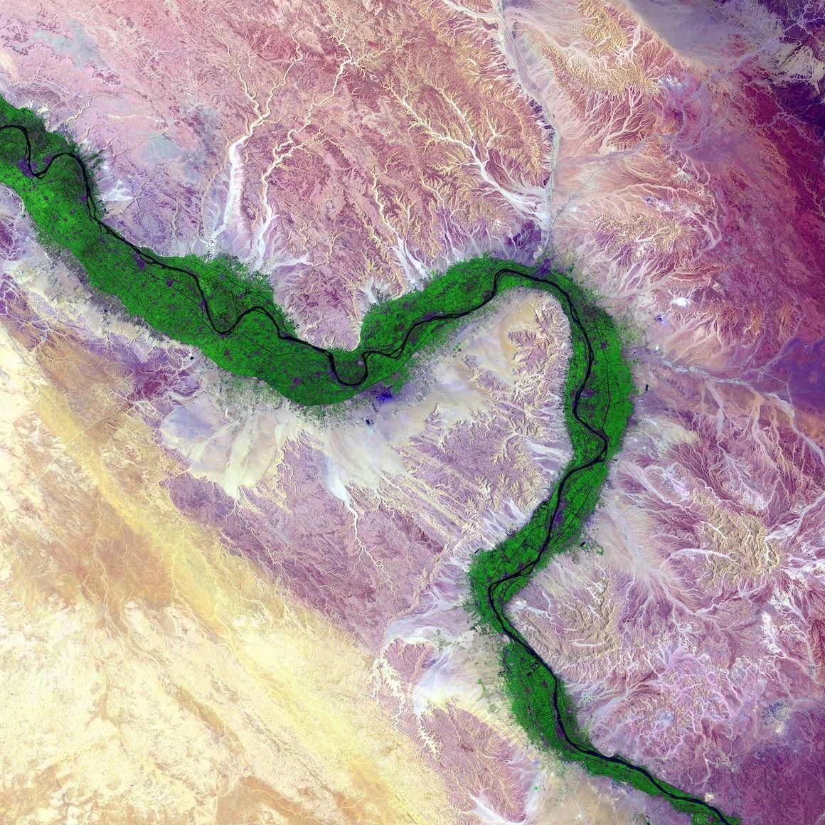 Discover the longest river in Africa